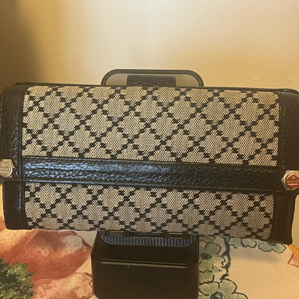 Preowned Gucci Clutch Wallet